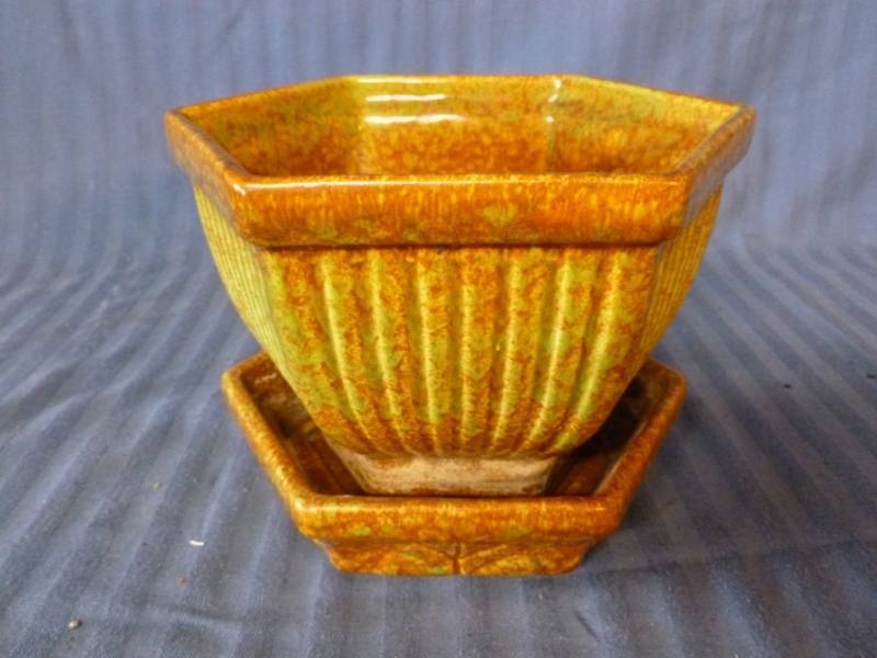 lot 168 image: Haeger Pottery