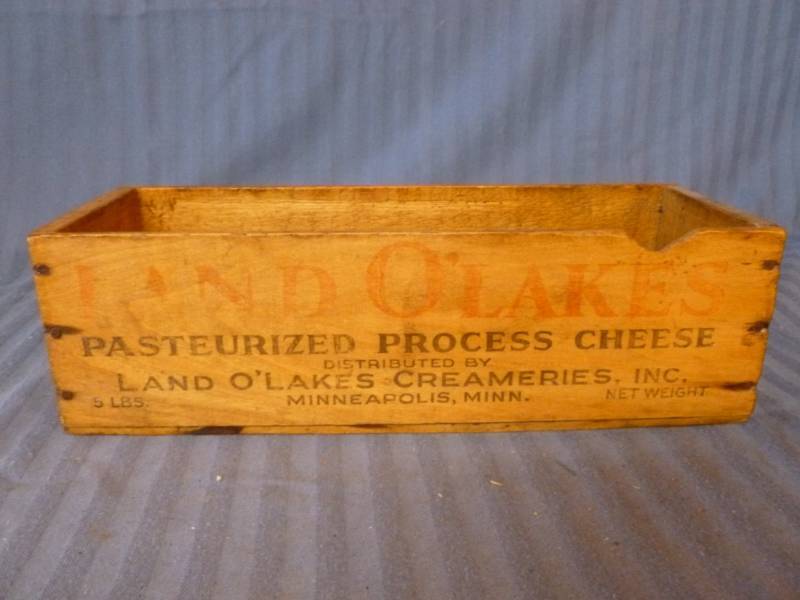 lot 189 image: Vintage Cheese Box
