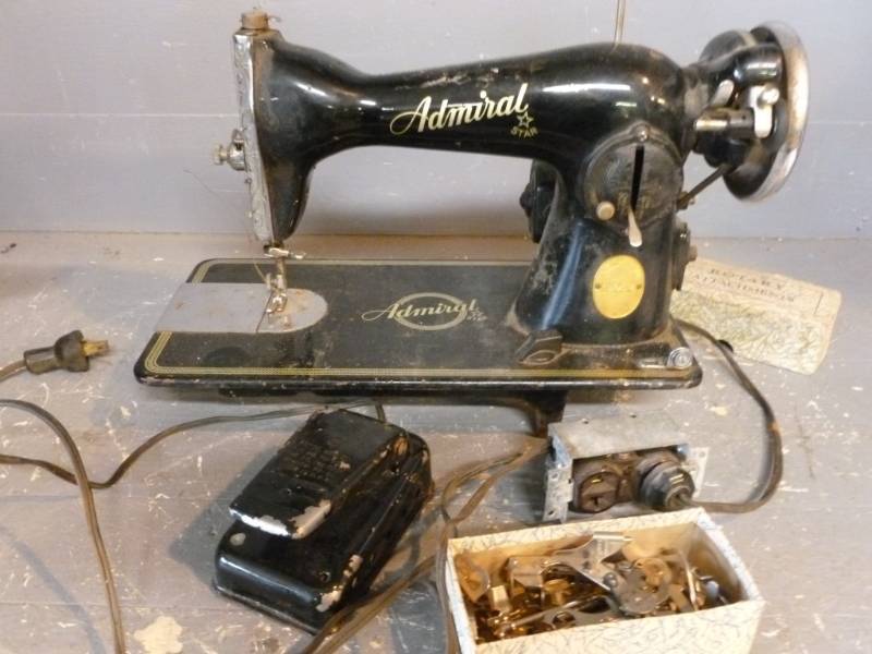 lot 191 image: Vintage Sewing Machine