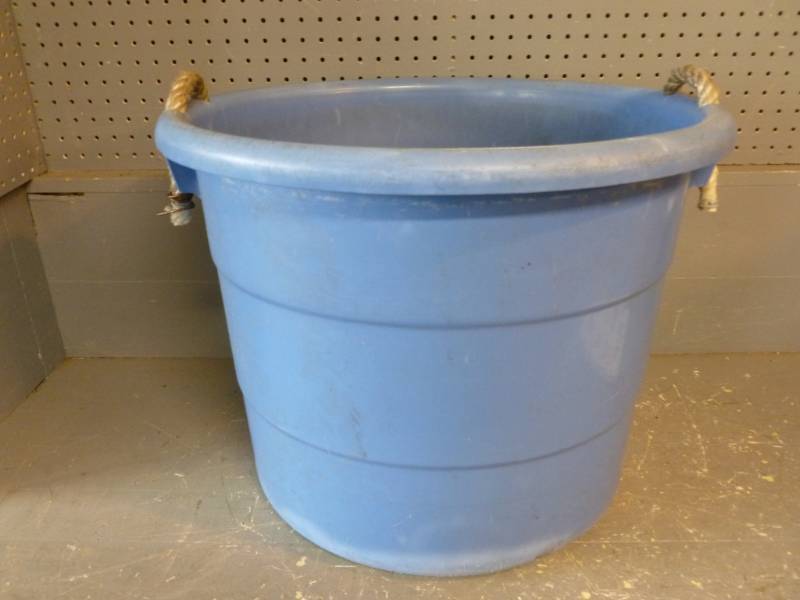 lot 196 image: Feeding Tub