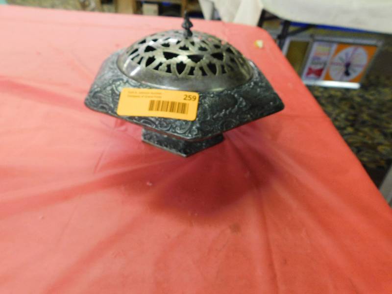 METAL DISH WITH COVER