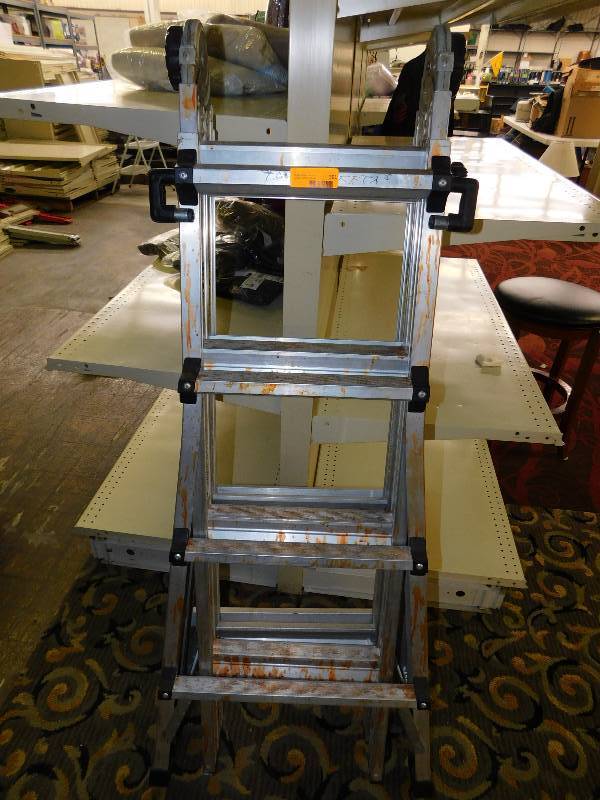 FOLDING LADDER