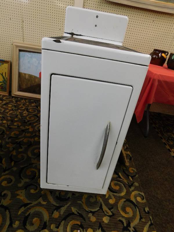 VINTAGE TWO BURNER STOVE