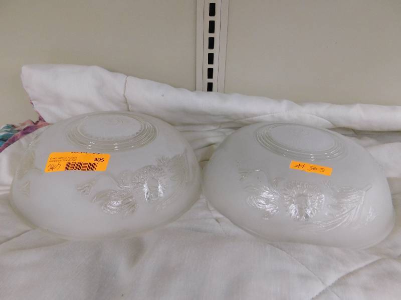 PAIR OF VINTAGE LIGHT FIXTURE SHADES, CLEARWHITE