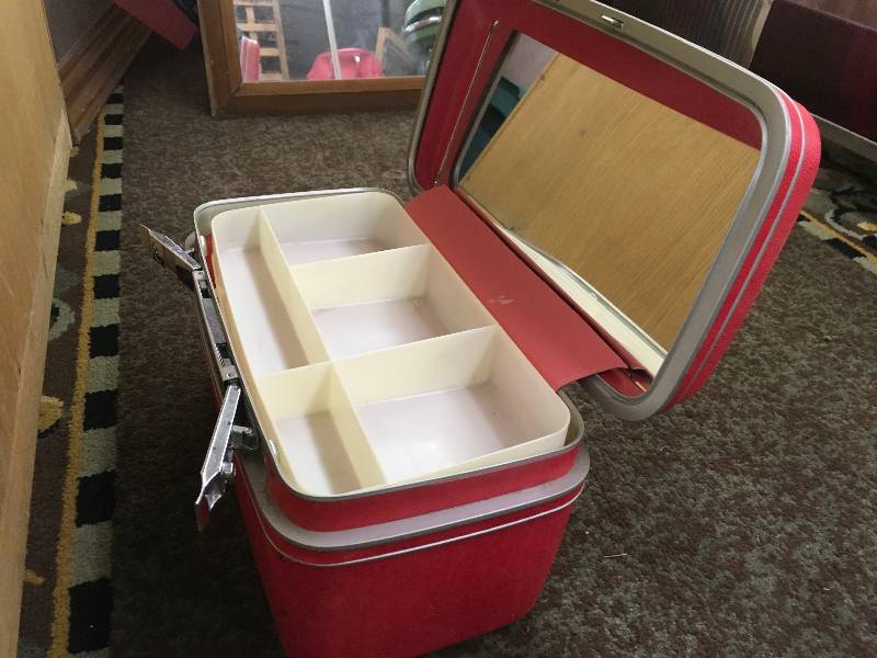 HARD SIDED COSMETIC CASETRAVEL CASE