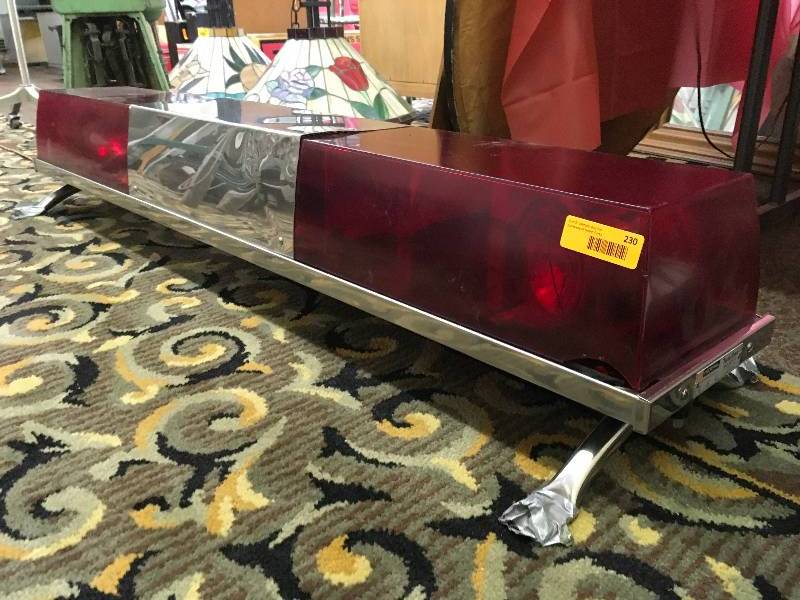 EMERGENCY VEHICLE LIGHT BAR