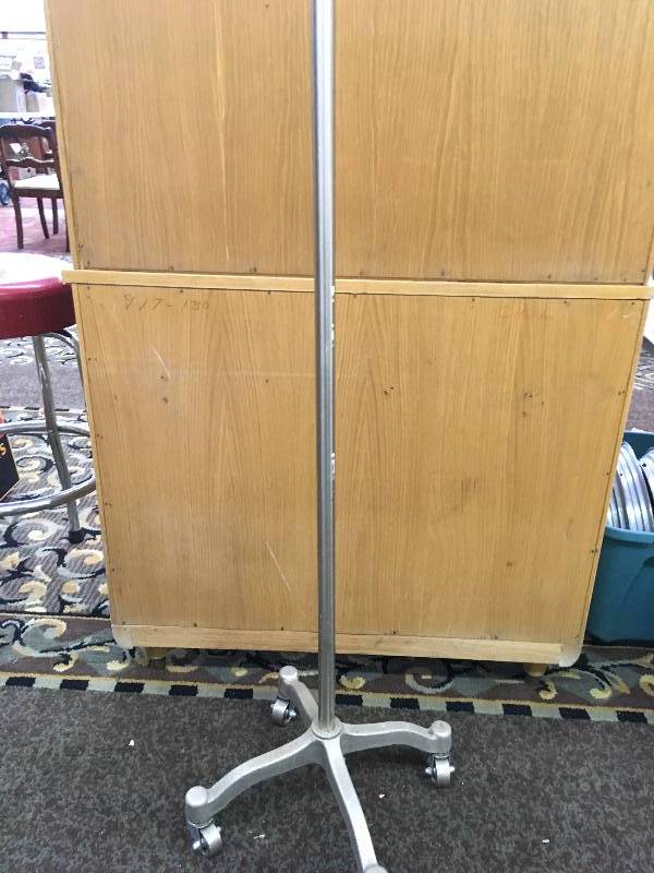 POLE ON WHEELS