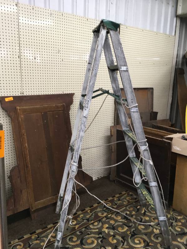 GARDEN STEP LADDER
