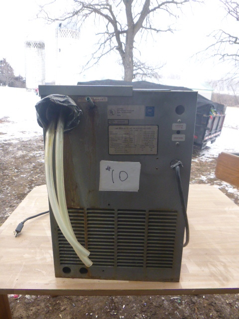 lot 10 image: Perlick Beverage Cooler