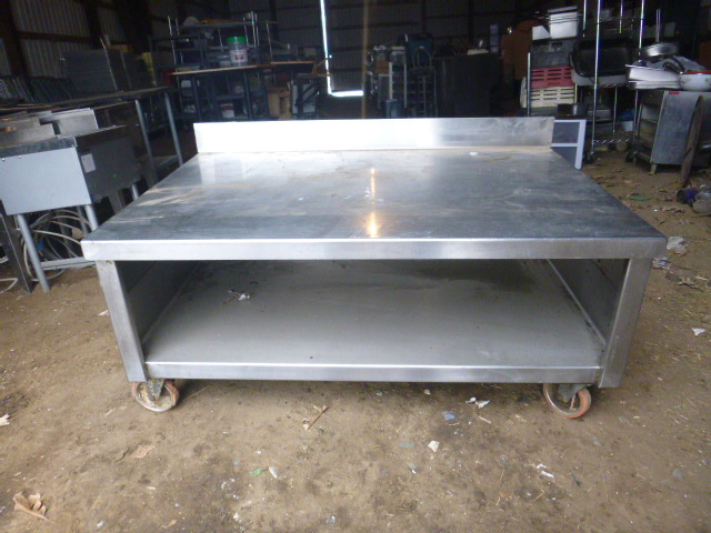 lot 16 image: Stainless Steel Appliance Table