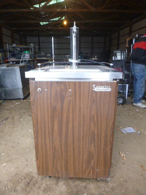 lot 20 image: Superior Keg Cooler