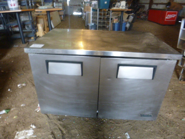 lot 21 image: Superior True Cooler