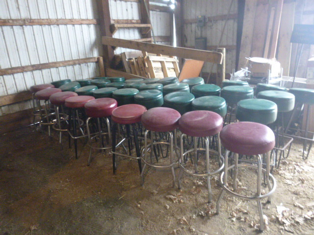 lot 31 image: 36 Bar Stools