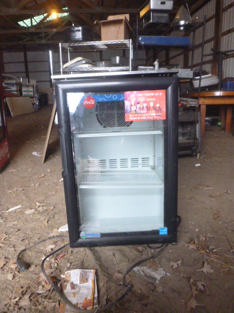 lot 33 image: Imbera Coca-Cola Cooler