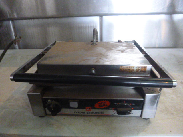 lot 50 image: Nuova Simonelli Super Grill