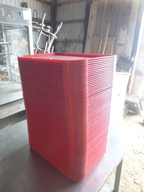 lot 60 image: 80 Plastic Serving Trays