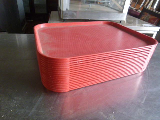 lot 61 image: 18 Plastic Serving Trays