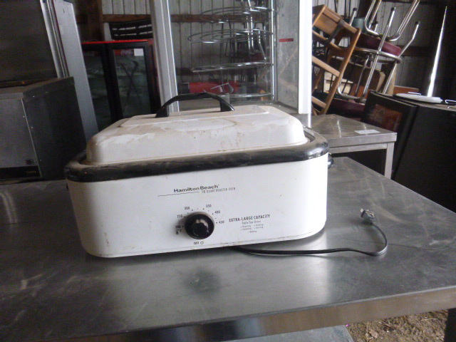 lot 70 image: Hamilton Beach Roaster Oven