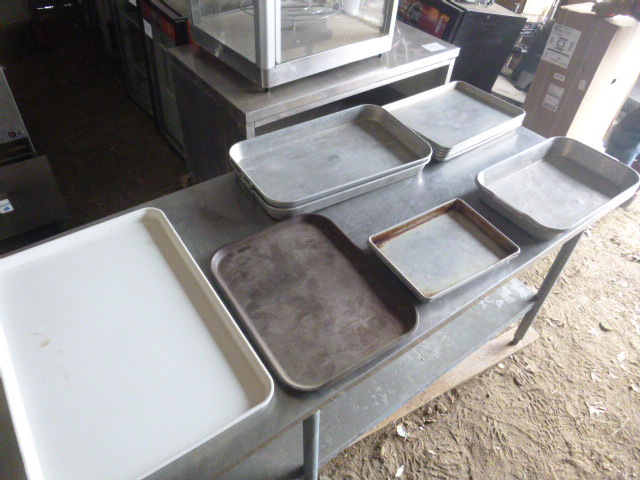 lot 75 image: Miscellaneous Sheet Pans