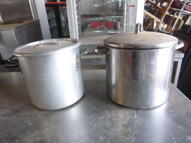 lot 99 image: 2 Large Pots with Lids