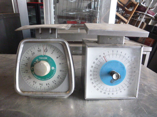 lot 102 image: 2 Food Scales