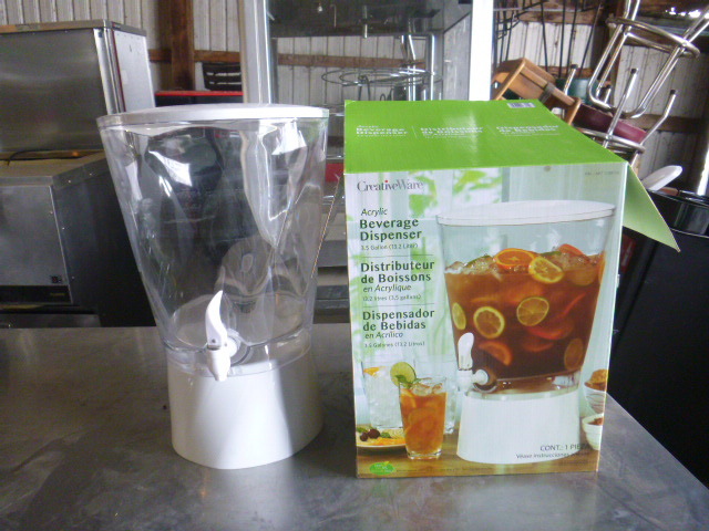 lot 104 image: Creative Ware Acrylic Beverage Dispenser