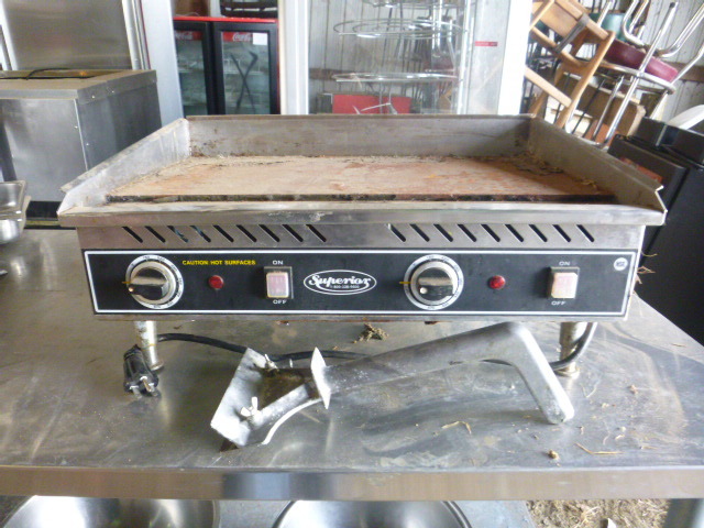 lot 107 image: Superior Griddle