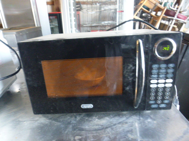lot 111 image: Sunbeam Microwave