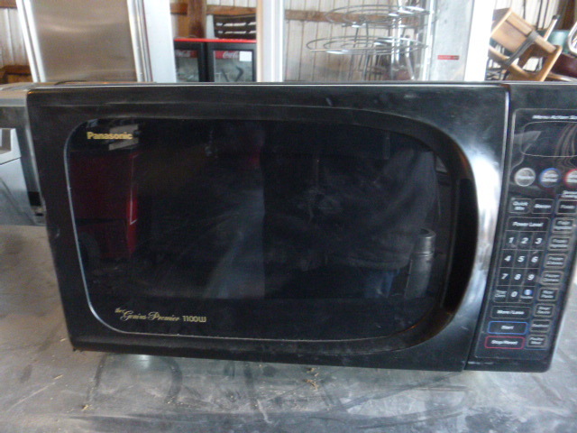 lot 114 image: Panasonic Microwave