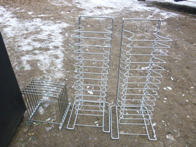 lot 122 image: 3 Plate Racks