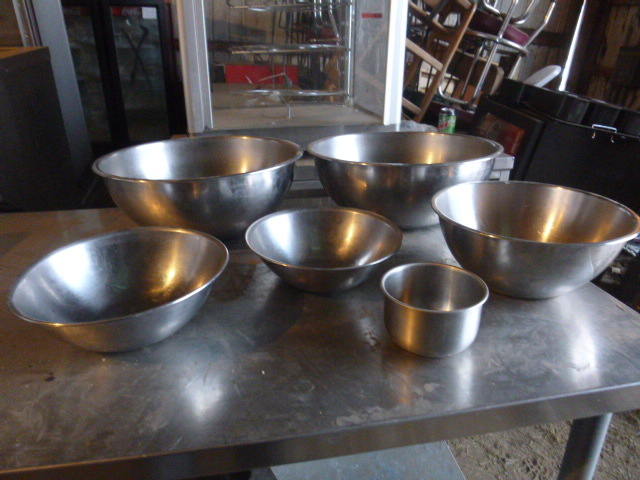 lot 123 image: Miscellaneous Stainless Steel Bowls