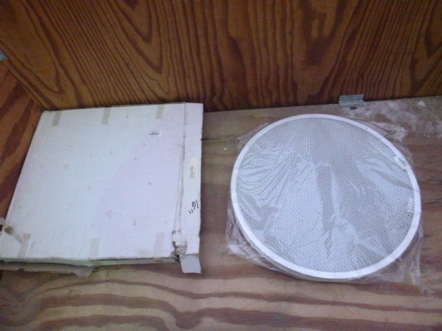 lot 130 image: 12 NEW Pizza Screens