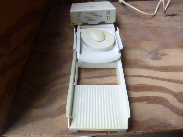lot 140 image: Pampered Chef Mandolin