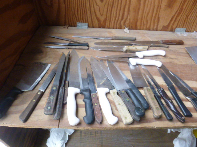 lot 146 image: Lot of Knives and Spatulas