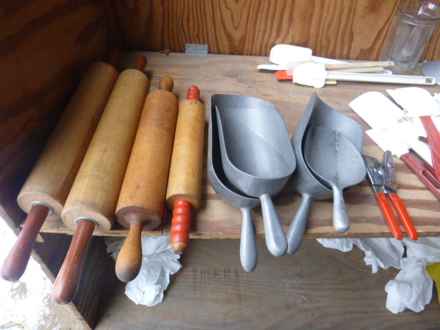 lot 153 image: Miscellaneous Baking Utensils