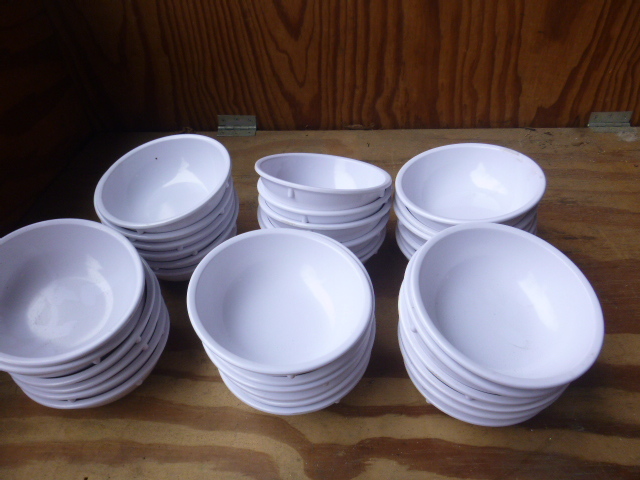 lot 164 image: 36 Carlisle Plastic Bowls