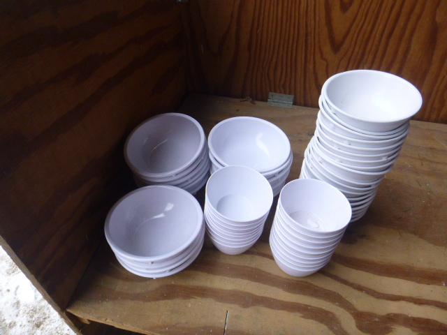 lot 165 image: Miscellaneous Plastic Bowls