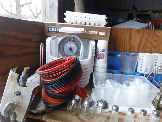 lot 176 image: Miscellaneous Restaurant Items