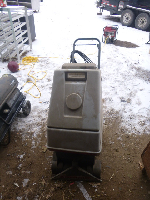 lot 178 image: Advance Aquaclean Floor Scrubber