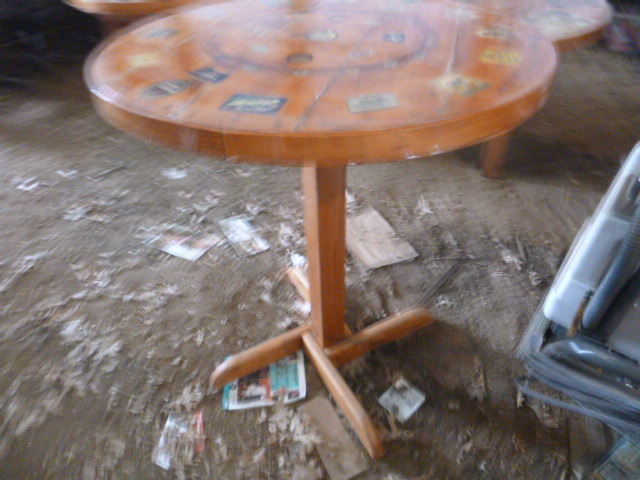 lot 183 image: Handmade Table