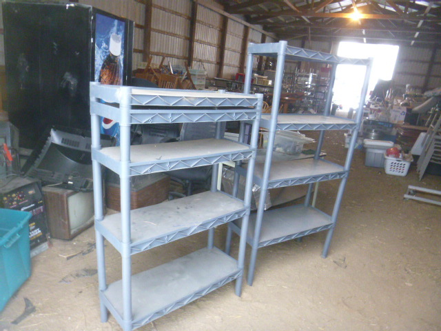 lot 201 image: 2 Plastic Shelves