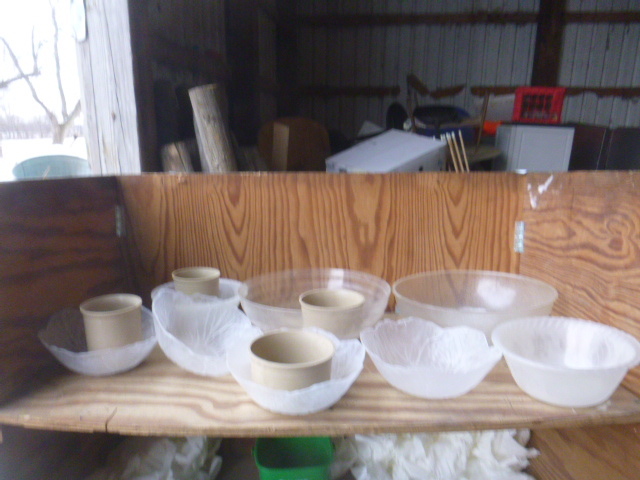 lot 202 image: Miscellaneous Plastic Bowls