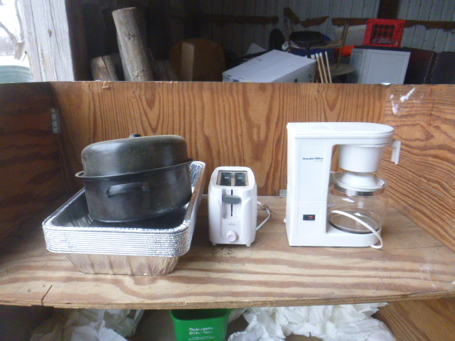 lot 204 image: Miscellaneous Kitchen Items