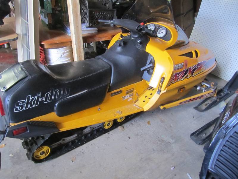 lot 3 image: 1997 Ski-Doo Bombardier MXZ 670 Snowmobile