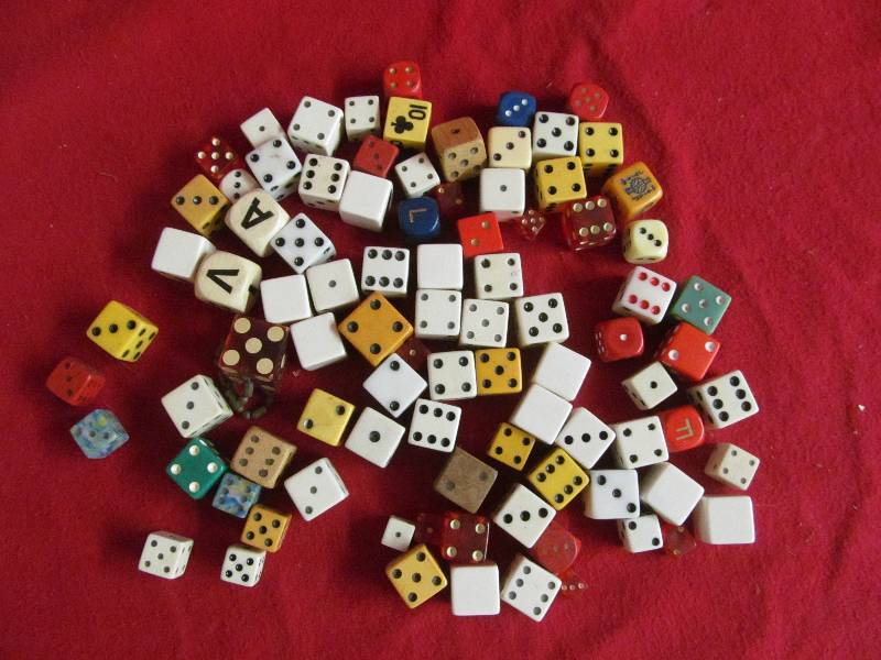 lot 48 image: vintage dice