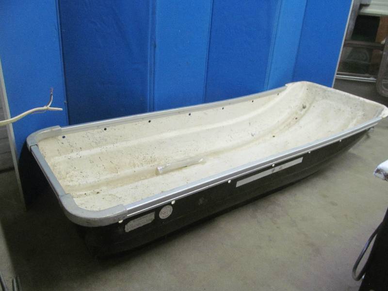lot 60 image: Towtem sled