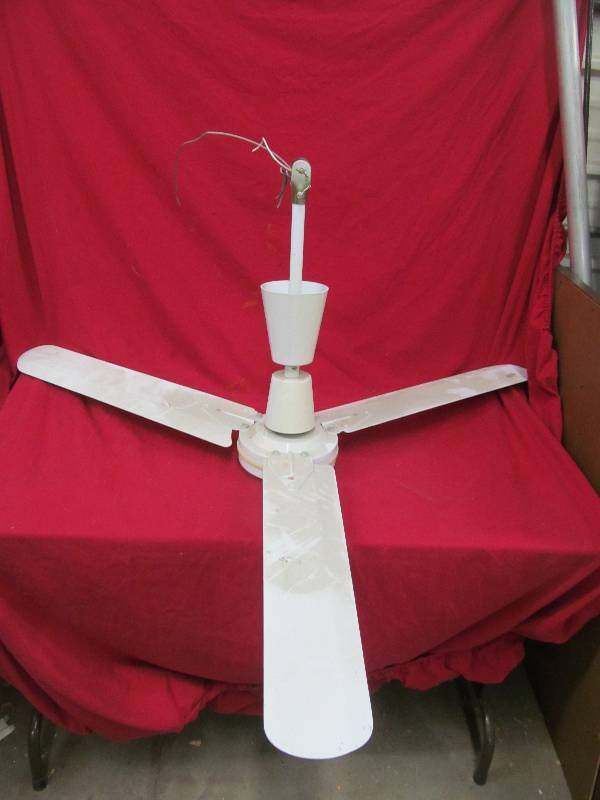 lot 73 image: Industrial ceiling fan