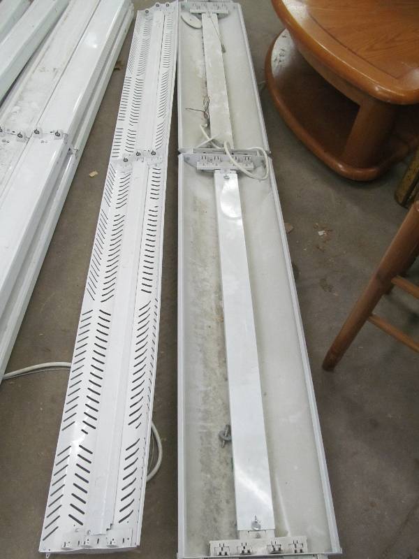 lot 91 image: ceiling lights