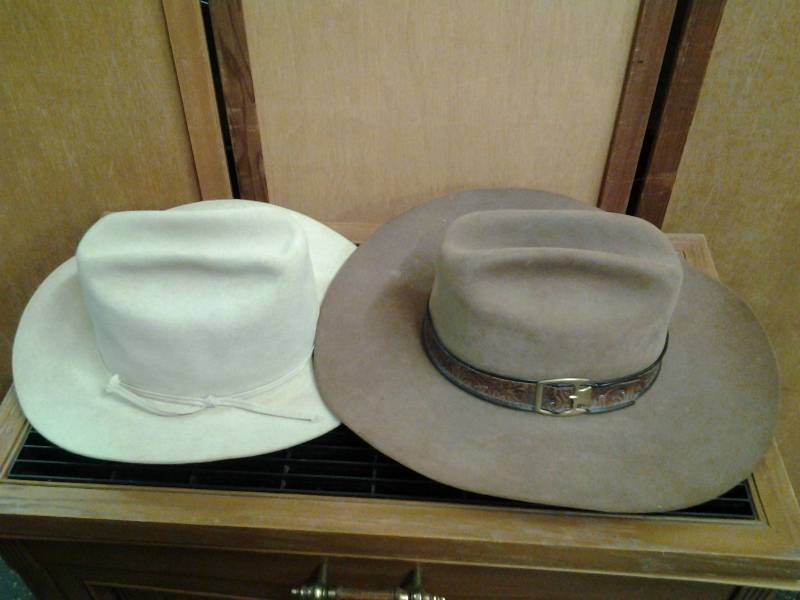 lot 16 image: Stetson XXXX Beaver Size 7 18, Resistol Hat Size 7 18