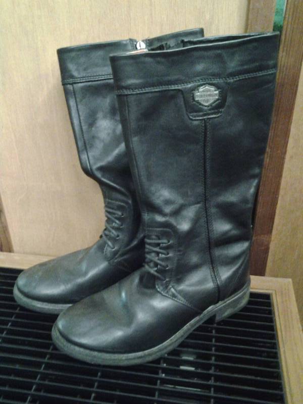 lot 18 image: Harley Davidson Boots Size 8 12 Ladies